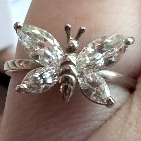 π¦ Dazzling Vintage Sterling Silver Butterfly Ring β Marquise-Cut Sparkle! β¨π - Picture 5 of 16